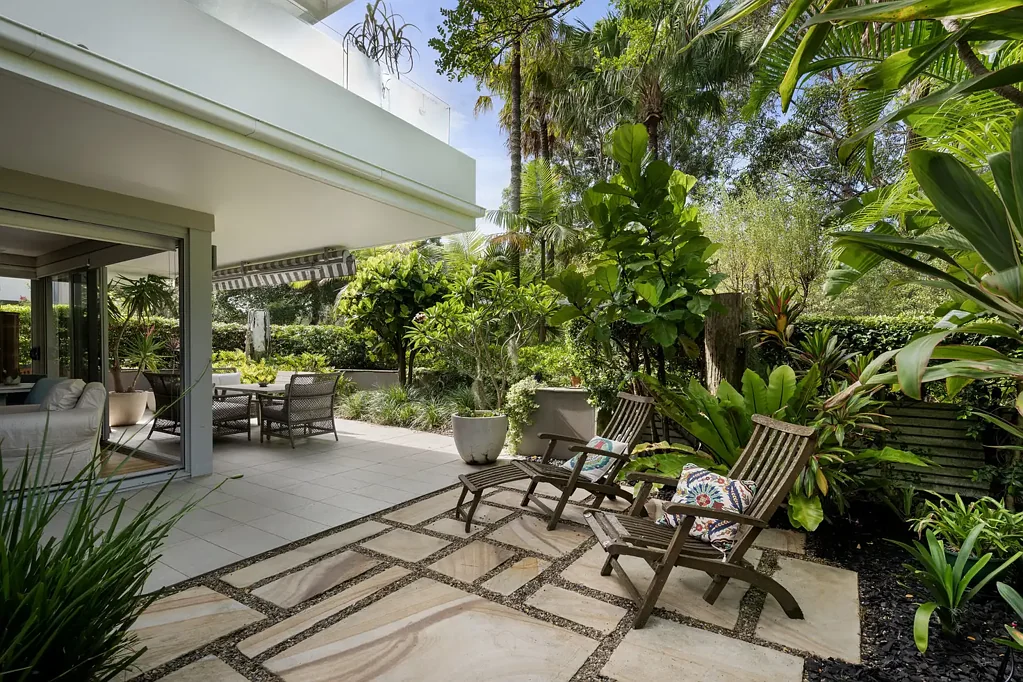 Avalon Beach 2房  Elegant Ground Floor Residence with Private Landscaped Gardens and Unique Studio
