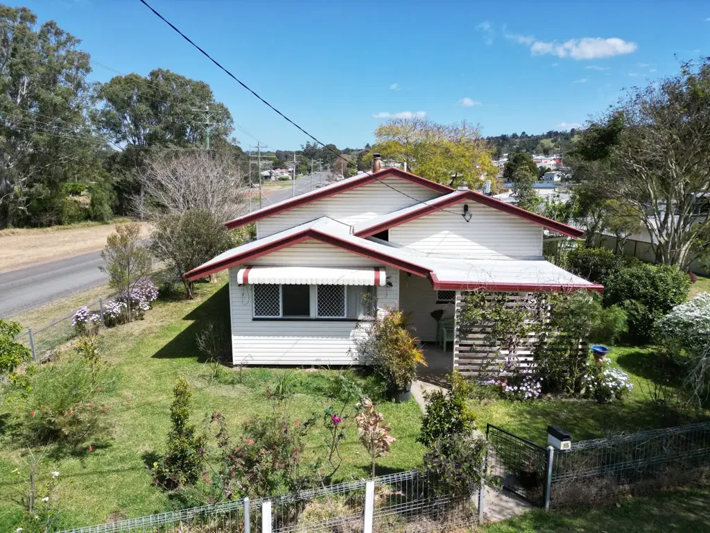 Yarraman 2ਬੈੱਡਰੂਮ 15 Watson Street, Yarraman – Big Corner Block, Loads of Extras – Selling As Is