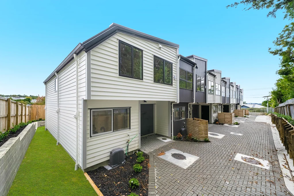 Massey 3Phòng ngủ Brand New, Stylish, Freehold Home!