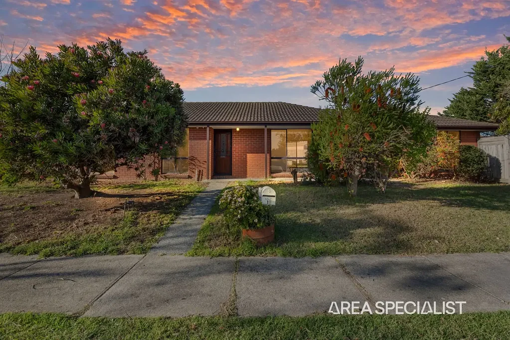 Pakenham 3Zimmer The Brief:
Don&apos;t Miss This Pakenham Gem!