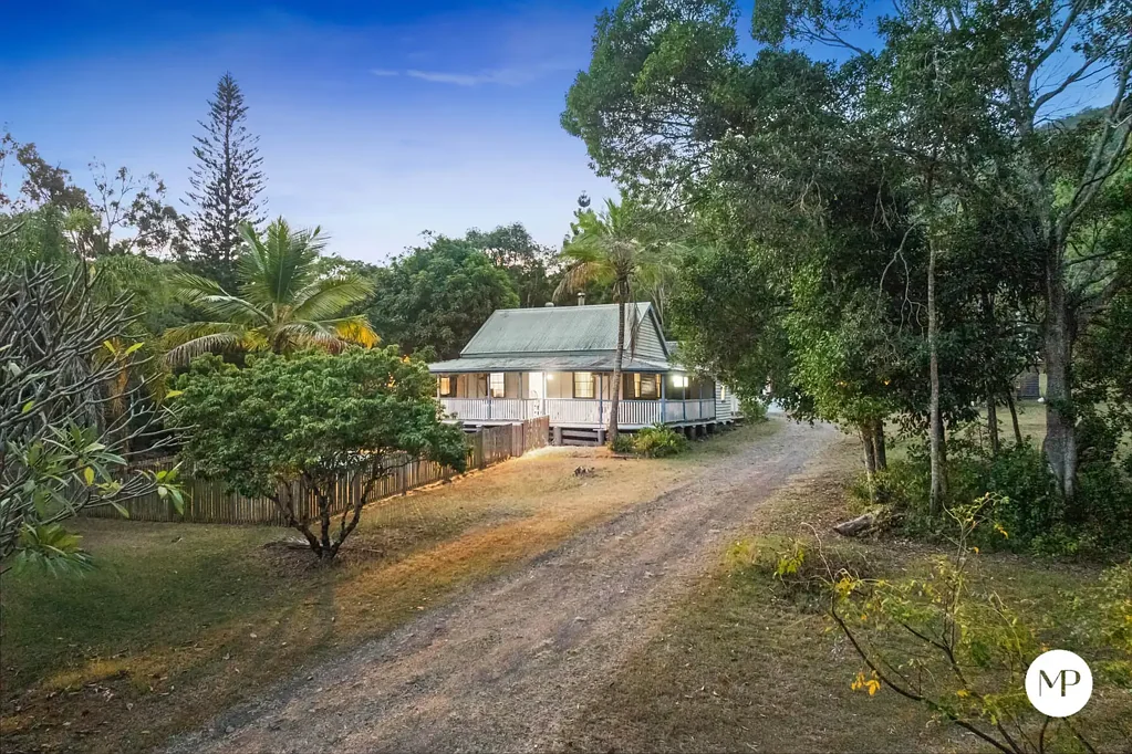 Frenchville 3ห้องนอน Opportunity Awaits – Rare 3.5 Hectares (8.5 Acres) in the heart of Frenchville - a Lifestyle Property or Development Site STCA