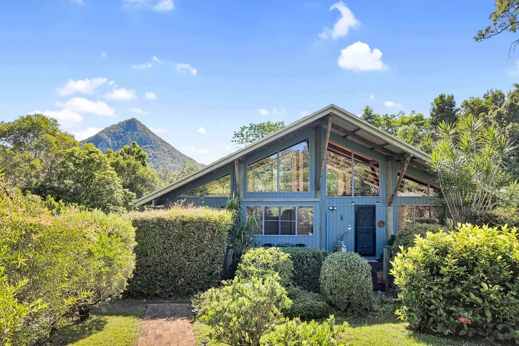 Pomona 3房  A Rare Hinterland Retreat with Iconic Mt Cooroora Views