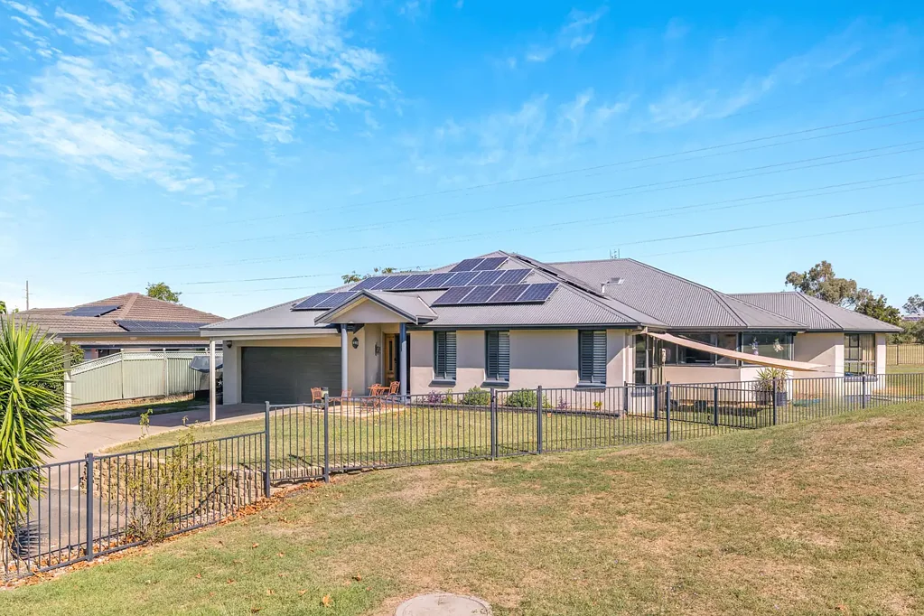 Tamworth 4房  LUXURY, SPACE & GOLF COURSE FRONTAGE - THE PERFECT LIFESTYLE AWAITS!