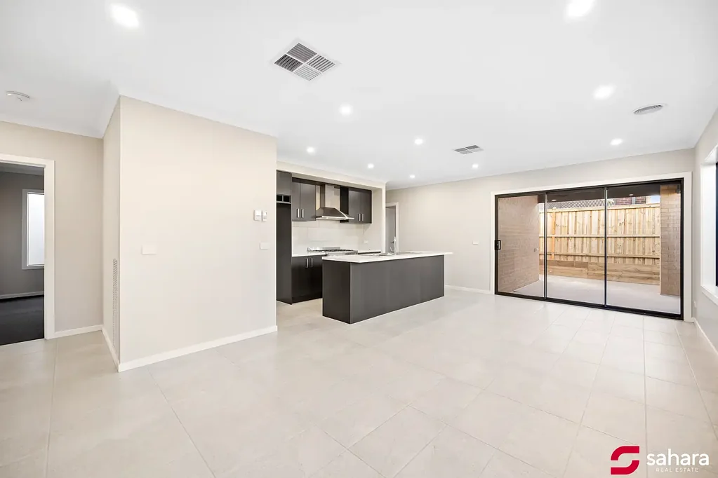 Close to Tarneit Shopping Centre