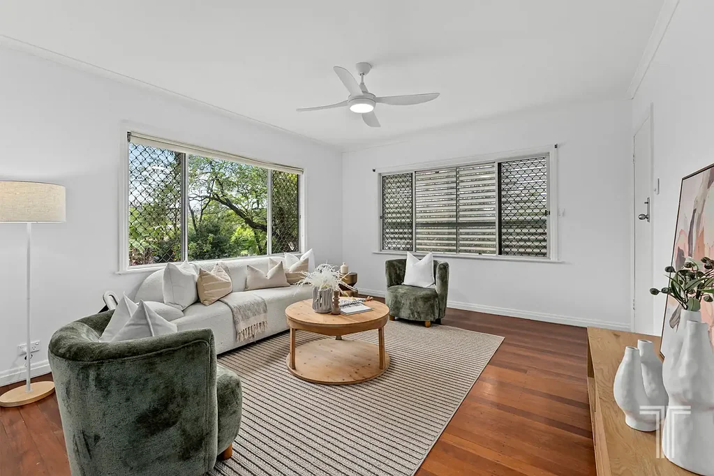 Holland Park West 3Zimmer A Corner Block with Character, Privacy and Endless Possibility