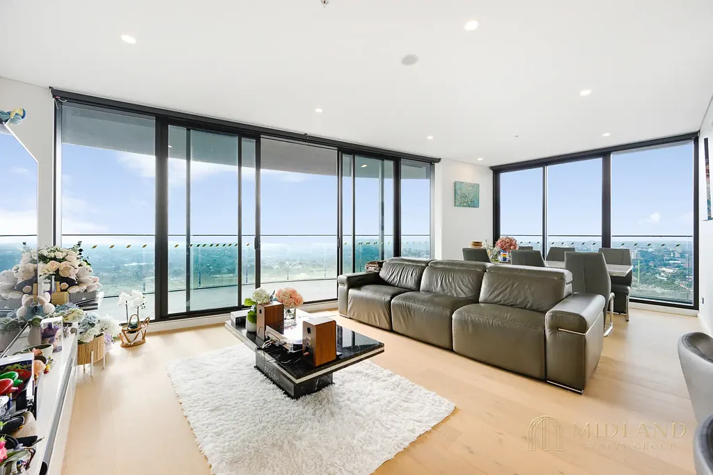 St Leonards 2બેડરૂમ North-East Corner Residence with Sweeping Coastal Views