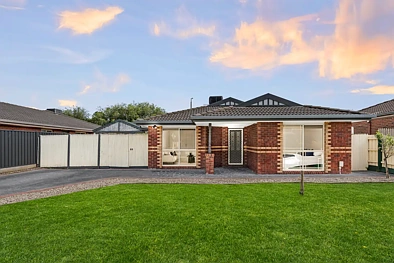 13 MCCABE DR, EPPING VIC 3076, 3 침실, 2 욕실, House