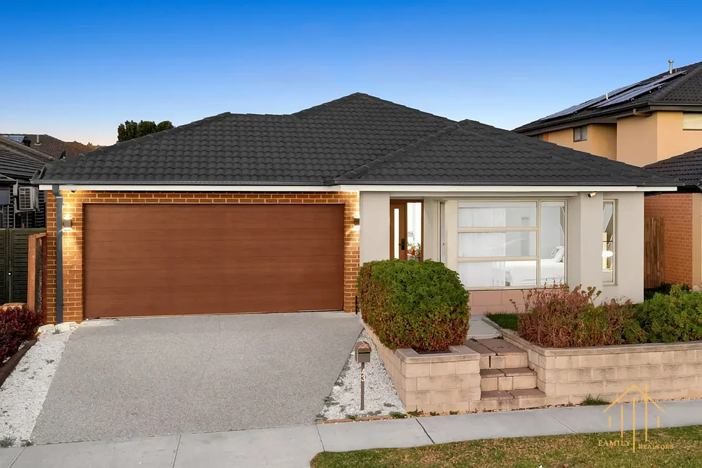 Cranbourne West 4房  Impressive Family Living Opposite Trueman Park!!