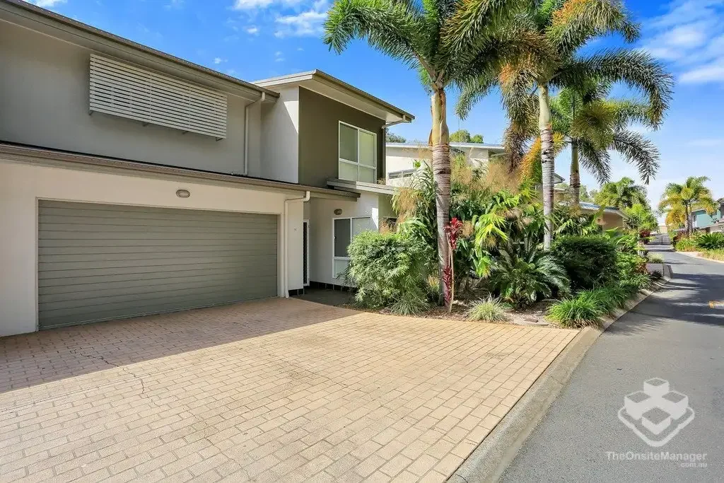 Urangan 3房  Where the Ocean Breezes Meets Luxury Living