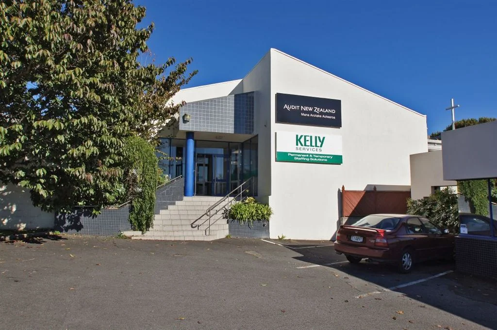 Hamilton Central Handy Location + Car Parking