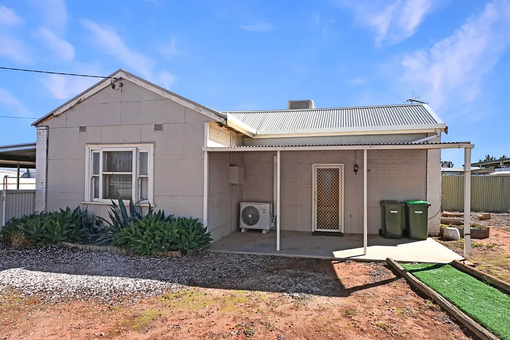 Broken Hill 4 Bedroom PLENTY OF SPACE