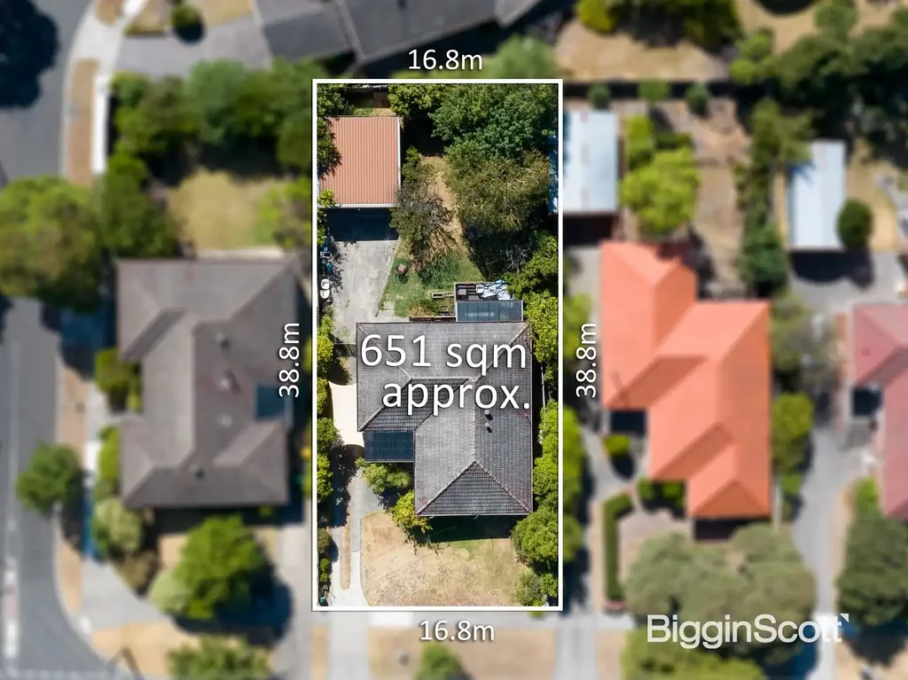 Doncaster East 3Kwarto Immaculate Family Home in a Premier School Precinct with Outstanding Development Potential