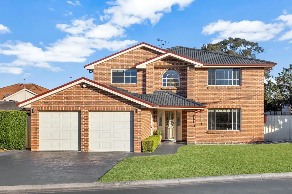 Kellyville Ridge 5房 宽敞、时尚、舒适且生活便利的宏伟家庭住宅。 A Grand Family Residence Offering Space, Style, Comfort & Exceptional Lifestyle Convenience.