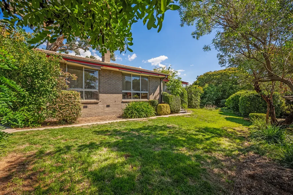 Scullin 3 Bedroom Light filled home near shops and parkland