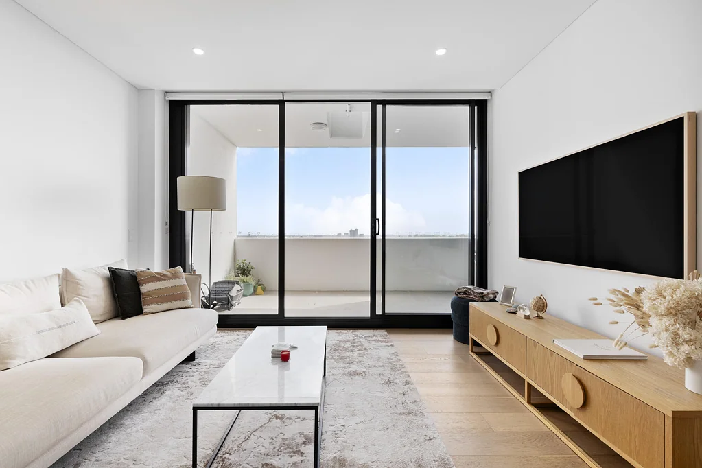 Modern Two-Bedroom Apartment with Stunning City Views