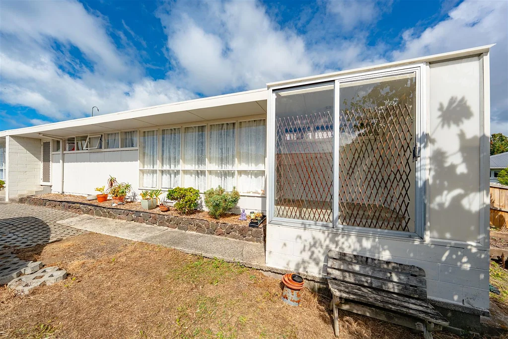 New Lynn 1部屋 Immaculate One Bedroom Starter or Investment!