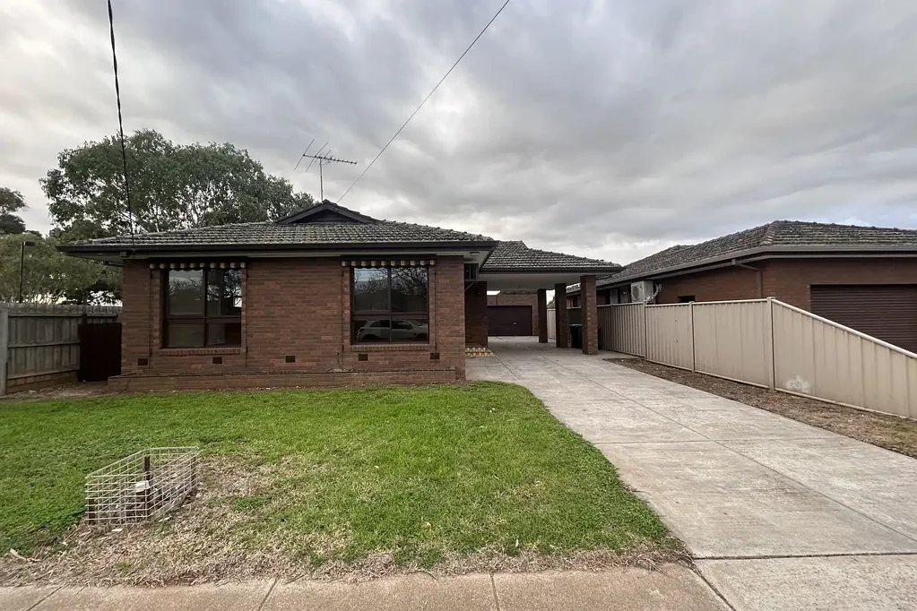THIS PROPERTY FEATURES: