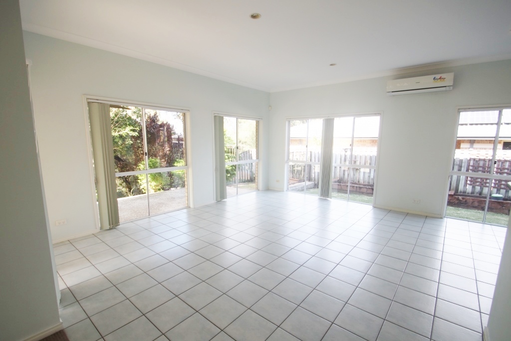 20 MANRA WAY, PACIFIC PINES QLD 4211, 0 غرف, 0 حمامات, House