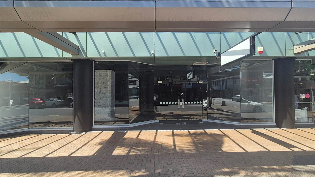 Takapuna LARGE RETAIL FRONTAGE!