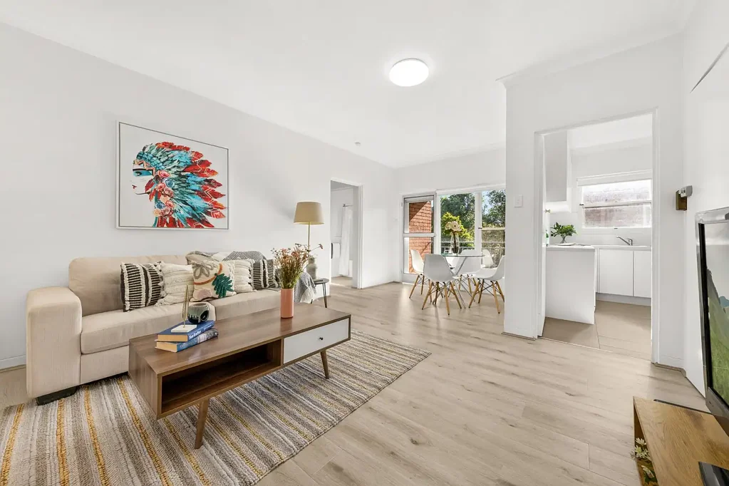Absolute convenience in the renovated two-bedroom apartment
