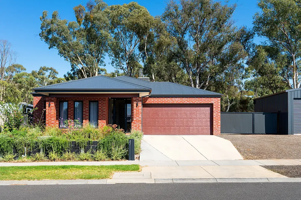 27 Woodman Drive, Mckenzie Hill, VIC 3451