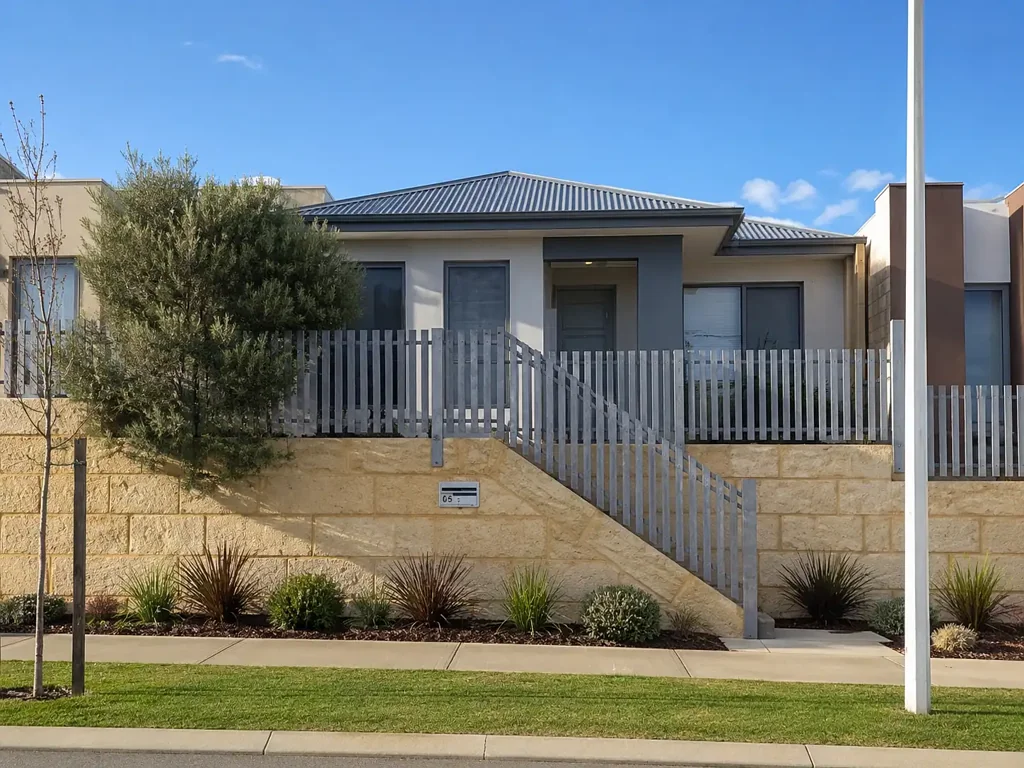 Modern 3-Bedroom Home in Alkimos - Ideal for Comfort and Convenience!
