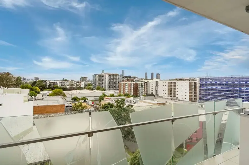 Top Floor Apartment in Boutique Development