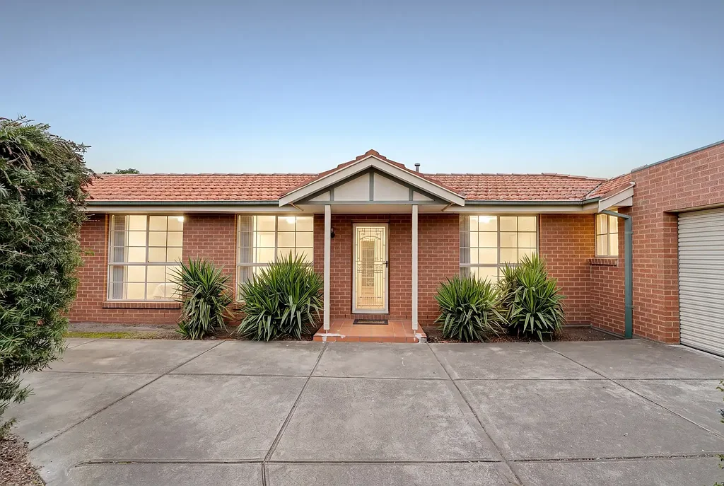 Brooklyn 2 Slaapkamer Spacious Single Level Living in Brooklyn's Most Sought After Position