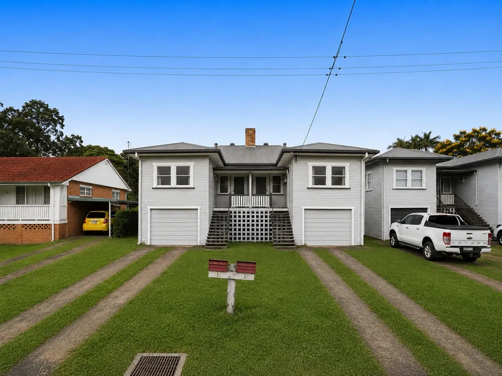 Girards Hill 4 Slaapkamer Renovated Duplex Opportunity in Convenient Location