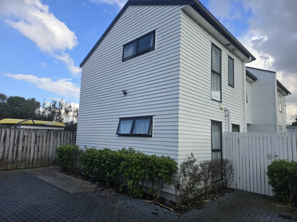 Charming 3-Bedroom Townhouse in Panmure