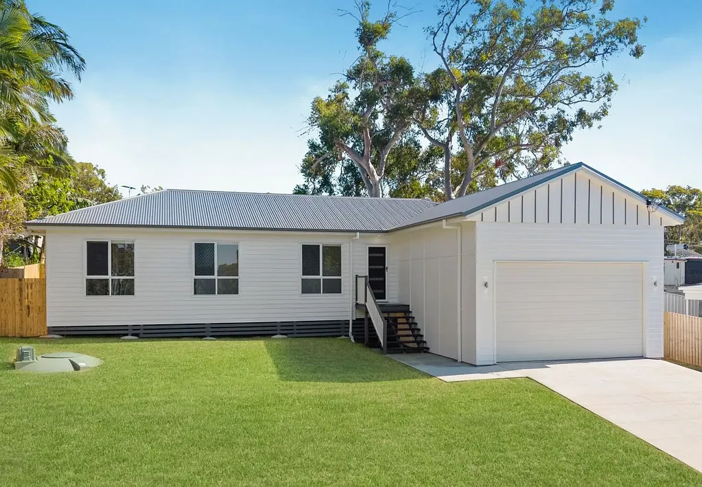 Russell Island 3कमरा $575,000 - Be King Of the Hill