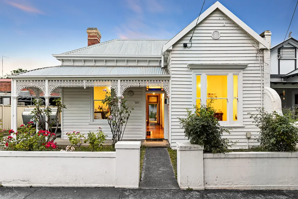 Ballarat Central 3침실 Charming Period Home in the Heart of Ballarat Central with Endless Potential