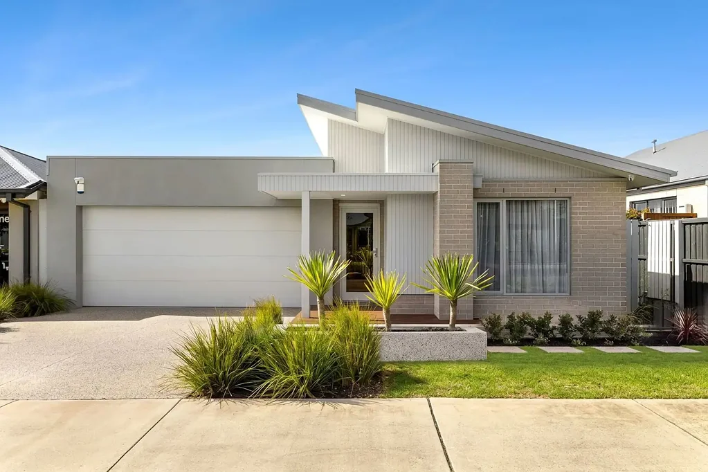 Mount Duneed 4Zimmer Ex Display Contemporary Living