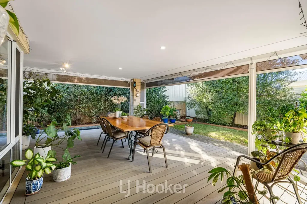 Dunsborough 4 Bedroom Stylish Family Living in Dunsborough Lakes