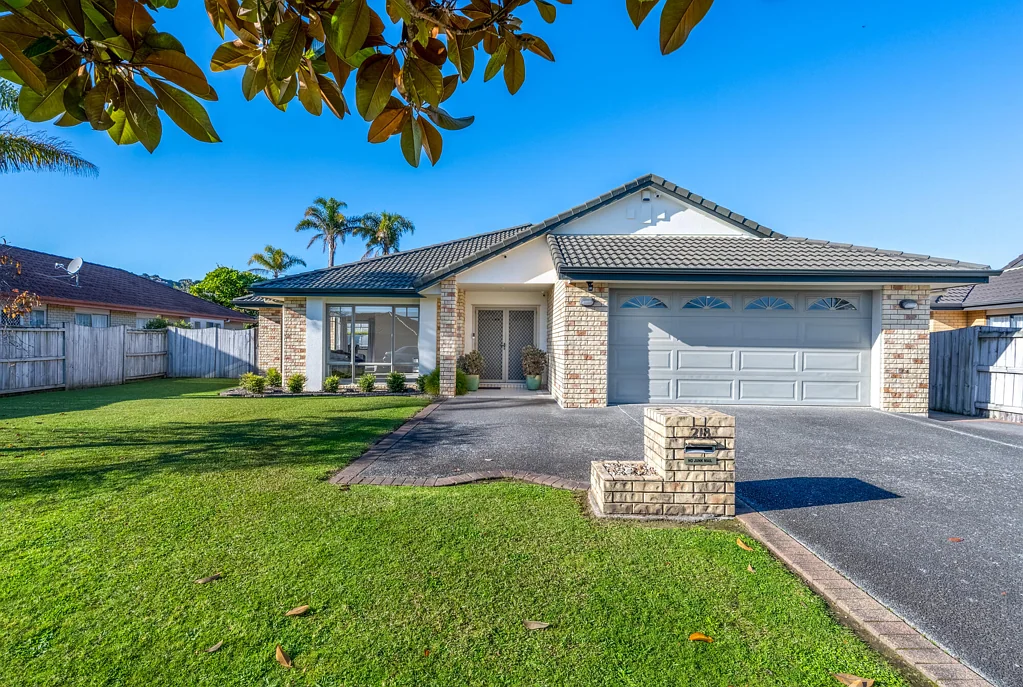 East Tamaki Heights 4Zimmer Effortless brick and tile lifestyle