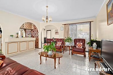 7 Apache Road, Bossley Park, NSW 2176, 4 slaapkamers, 2 badkamers, House