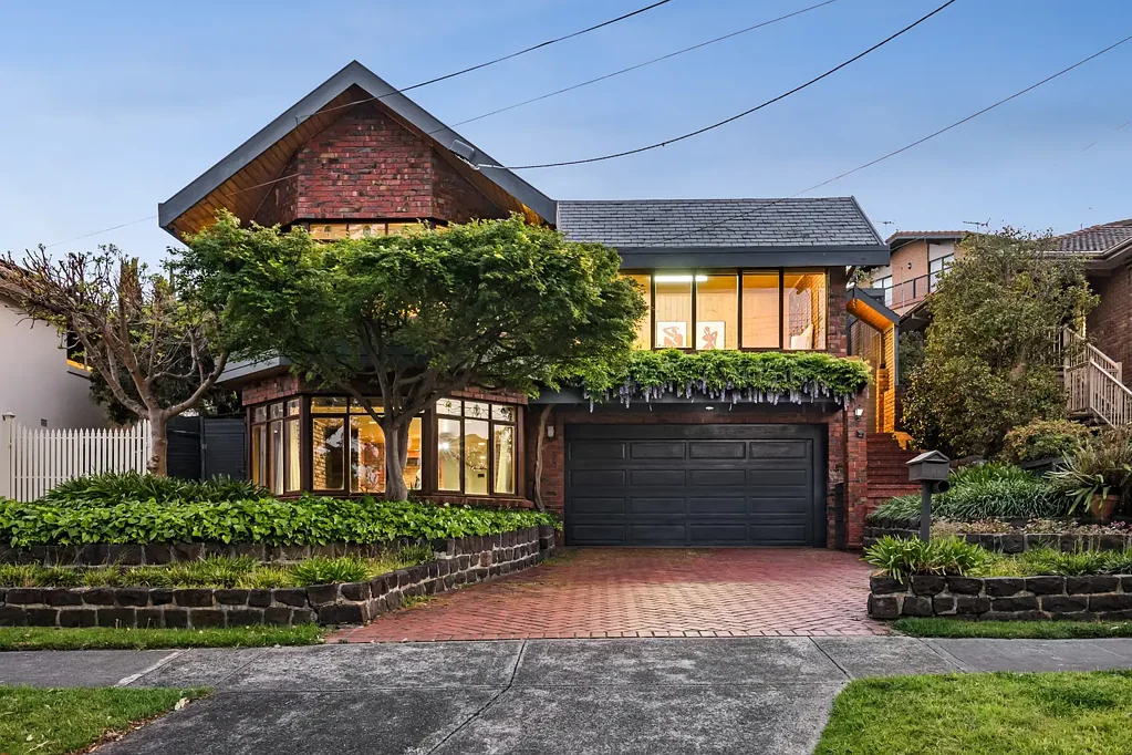 Keilor 4 Bedroom Divine Views Meet Sublimely Spacious Design