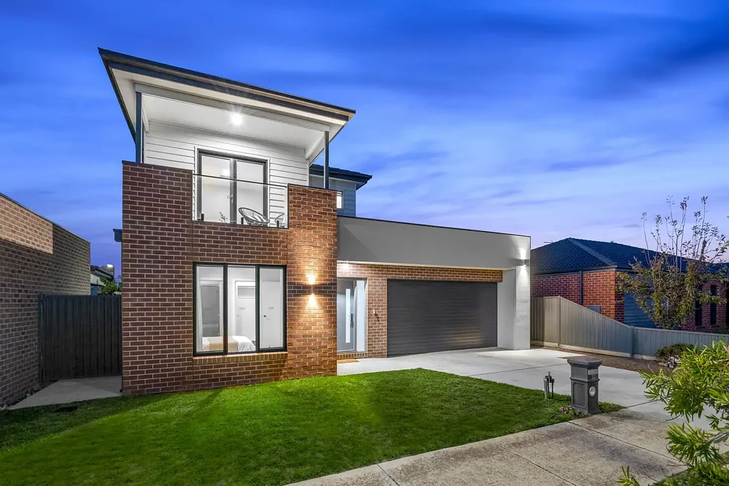 32 Limetree Way, Lake Gardens, VIC 3355