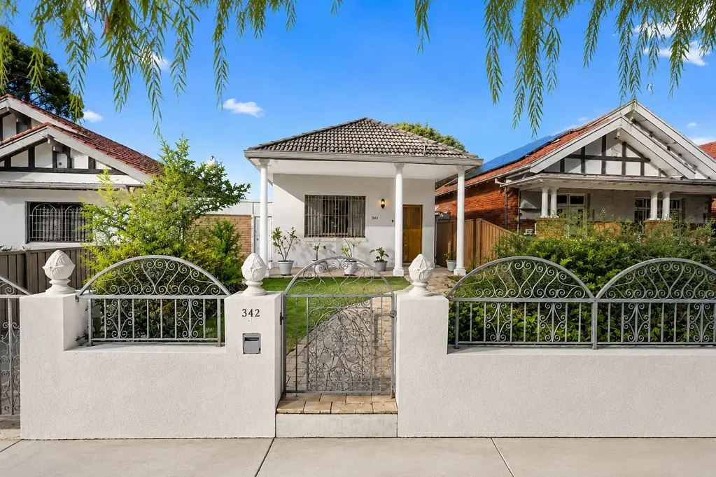 Kingsford 3房 独立式住宅，兼具特色与未来潜力 Freestanding Home With Character And Future Potential