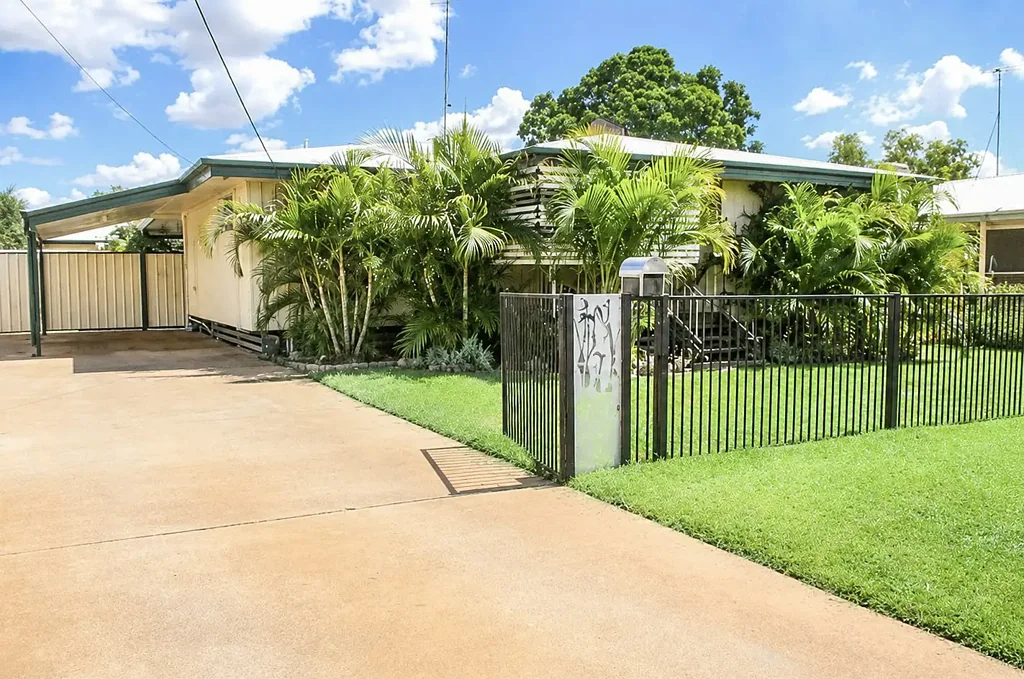 Mount Isa 3房  Well-Maintained Home with Huge Timber Deck