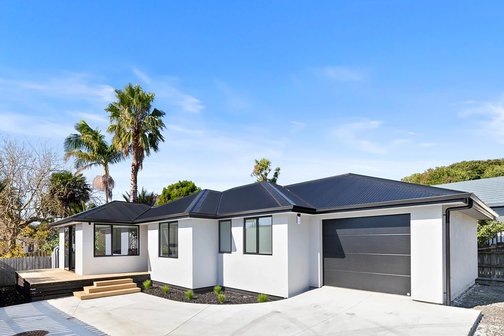 Brand New, Modern & Super Low-Maintenance Livi...