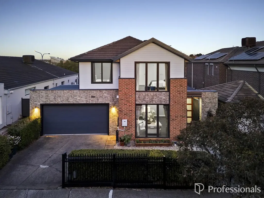 19 Woodward Way, Caroline Springs, VIC 3023