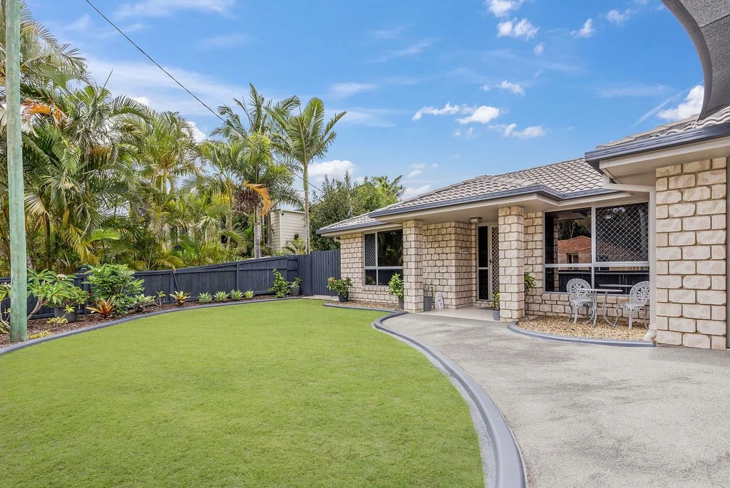 9 Saint Smith Road, Beachmere, QLD 4510