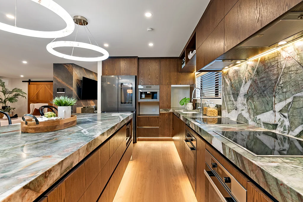 Pinehill 8房 北岸巅峰杰作！祖母房潜力+EV充电设施+游戏室+内进式双车库，坐拥学区/商圈与无限潜力！ A GRAND MASTERPIECE - 6+2 BEDROOMS OF LUXURY!