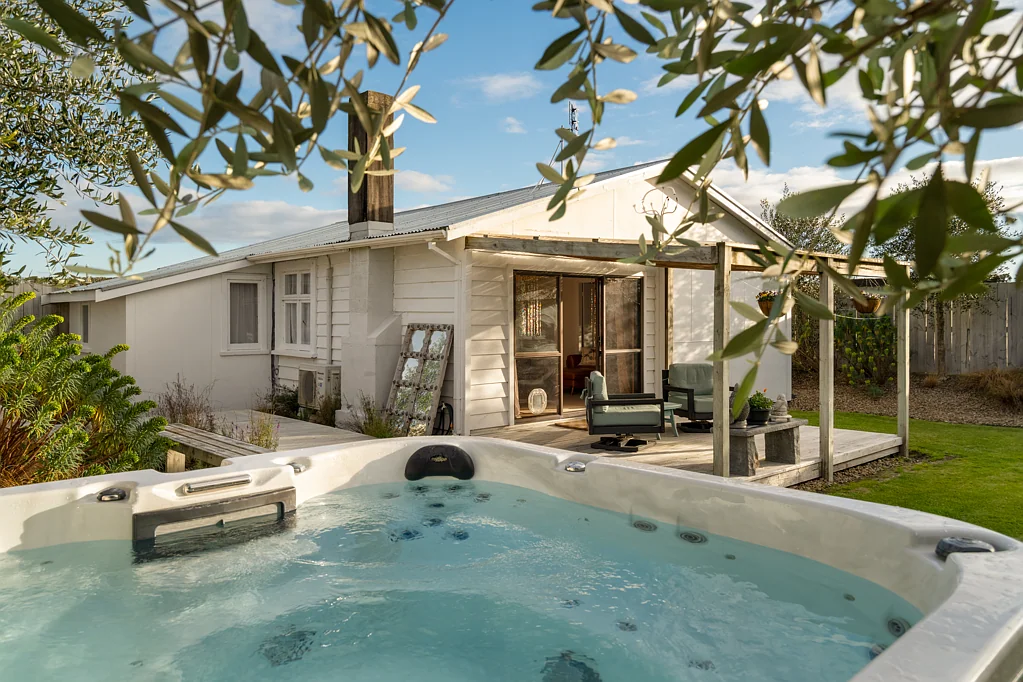 Paengaroa 3chambre Splash, Stash & Stay - Sale Needed Now!