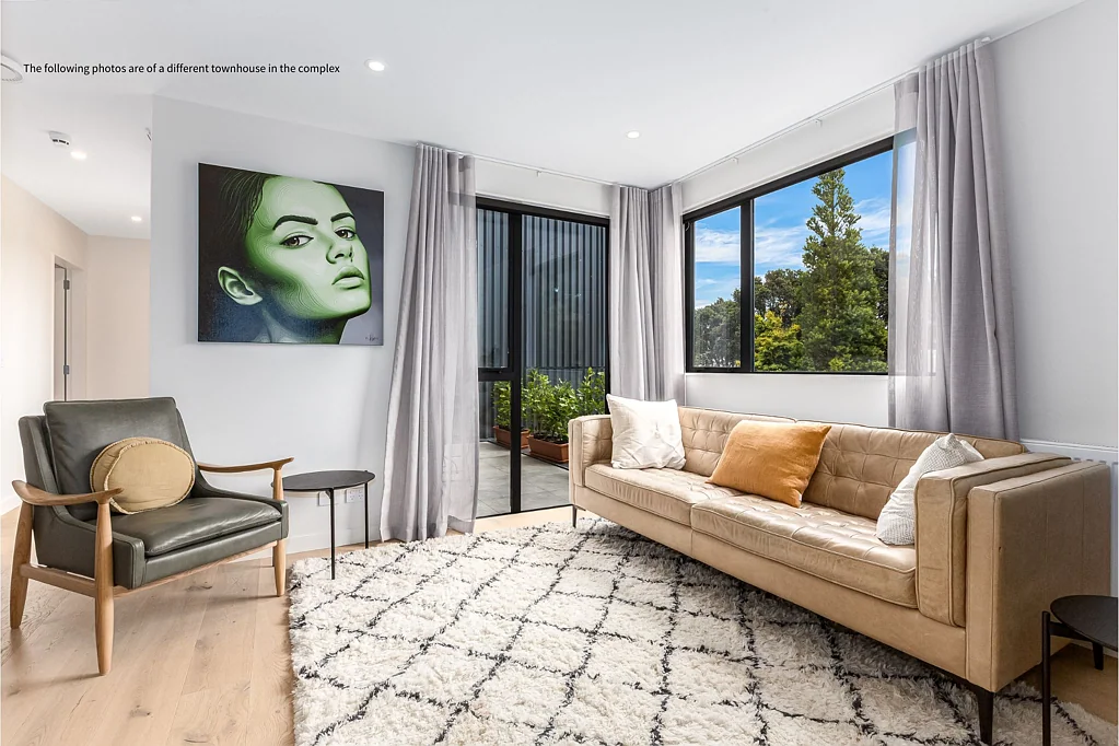 Paraparaumu 4Phòng ngủ Superior home-and-income opportunity at Lindale.