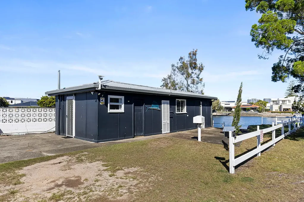 Delightful Waterfront Granny Flat – Fully Furnished Studio with Private Jetty