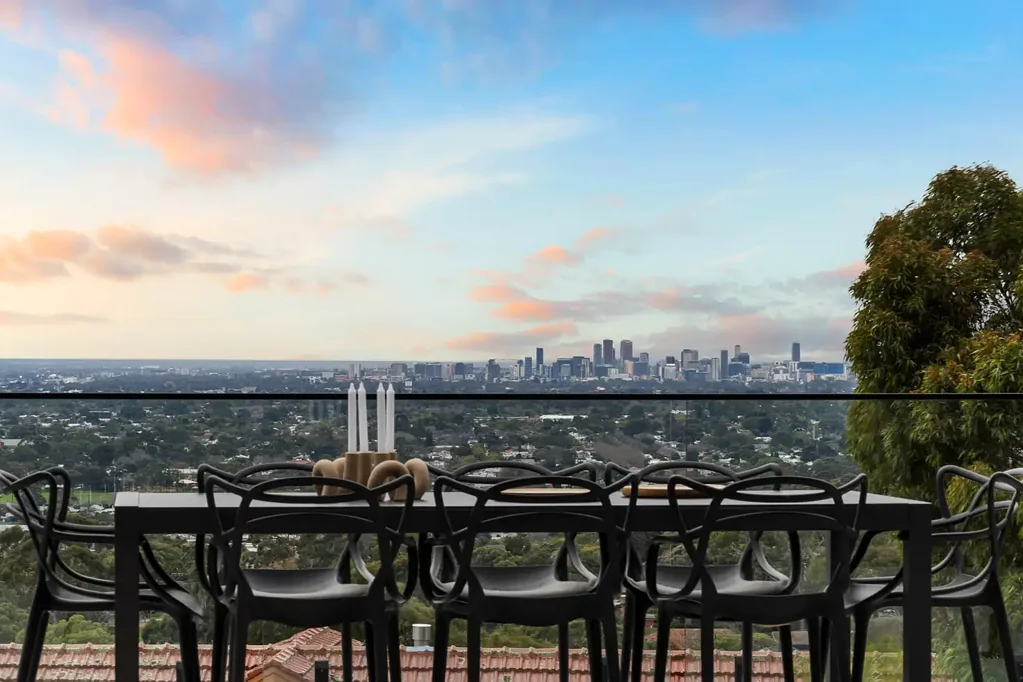 Panorama 5 Slaapkamer Aim high - architectural scale with Adelaide at your feet…