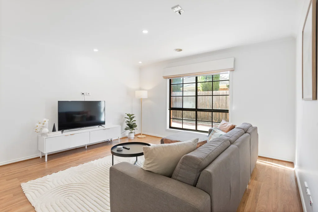 Fully furnished home in Tullamarine, newly styled, garage, all kitchen utensils and courtyard. Pets are welcome