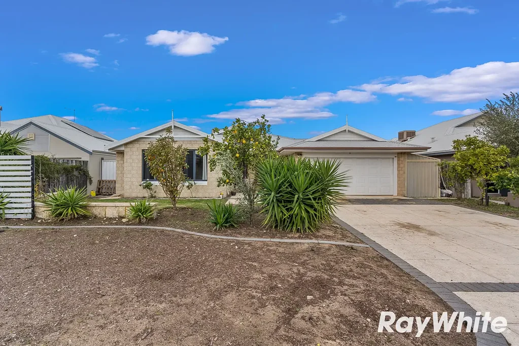 7 Dalona Parkway, Lakelands, WA 6180